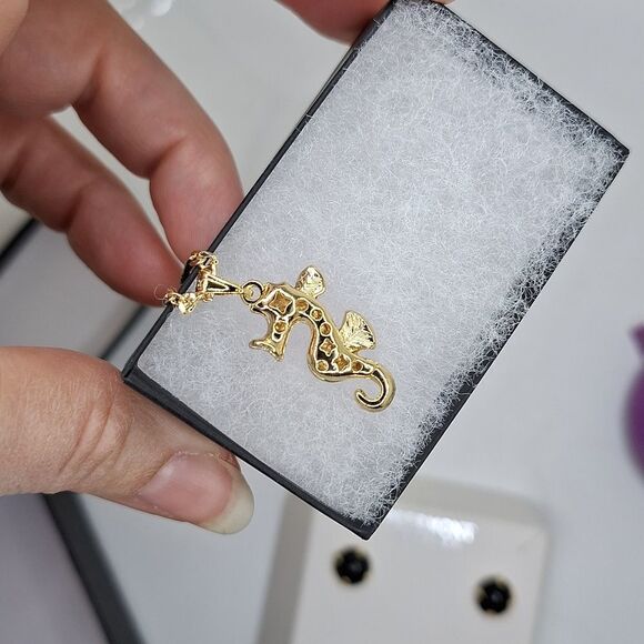 18k gold plated figaro chain with Red seahorse charm pendant black onyx studs - Picture 12 of 12